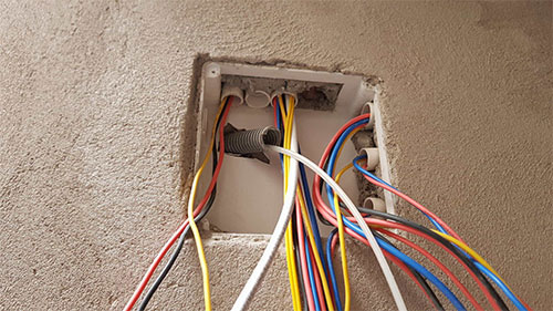 Đi dây điện âm tường tại nhà